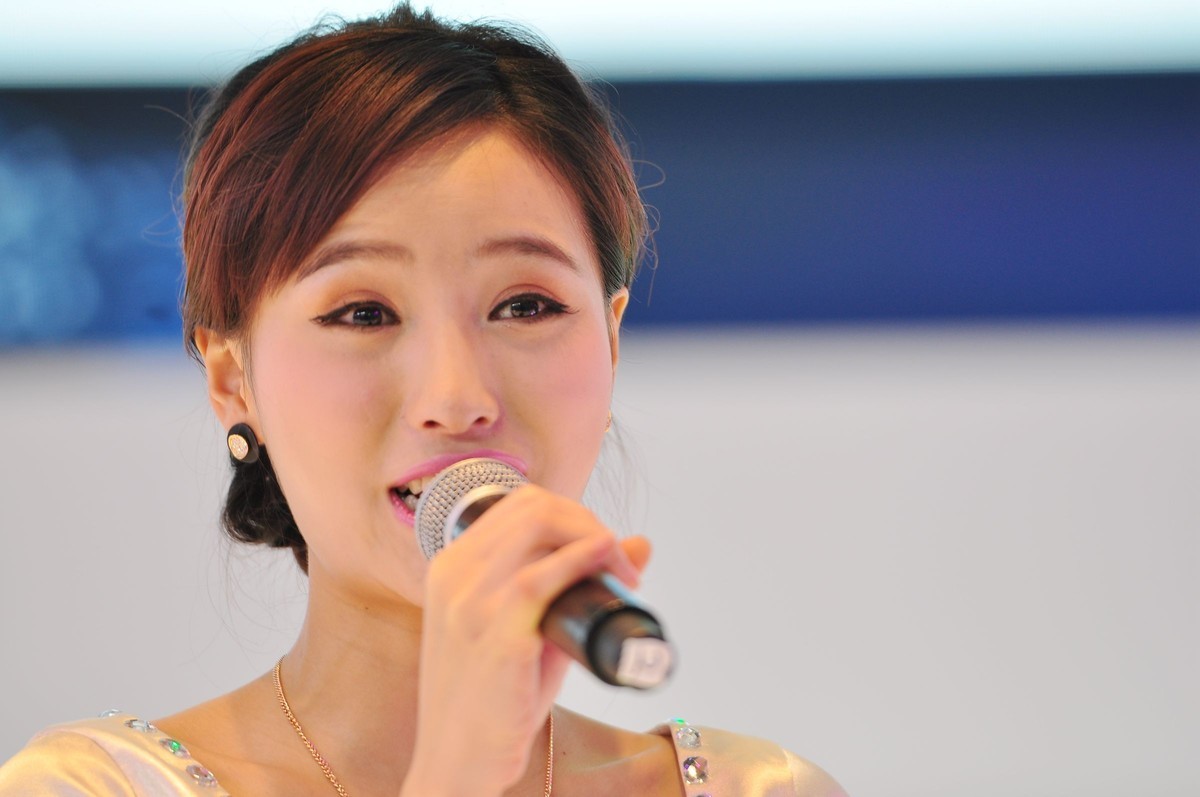 一组十年前D90 70-200 2.8 原片直出上海车展模特八