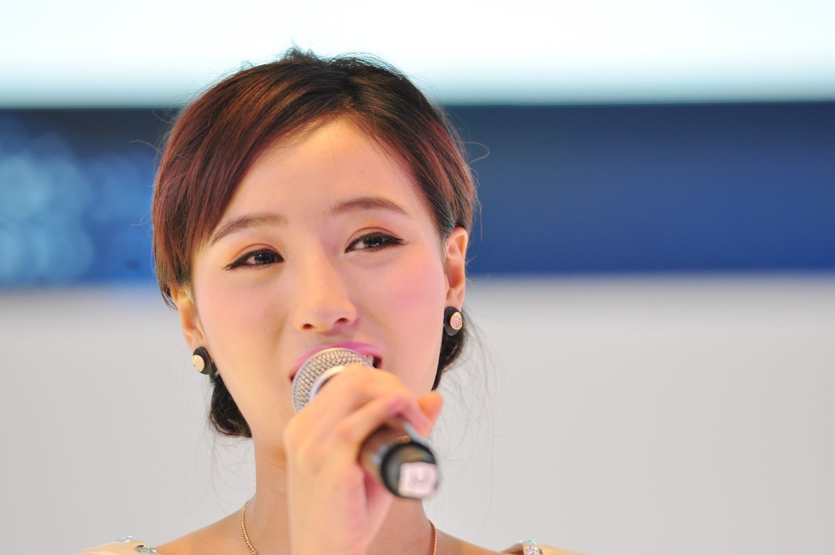 一组十年前D90 70-200 2.8 原片直出上海车展模特八