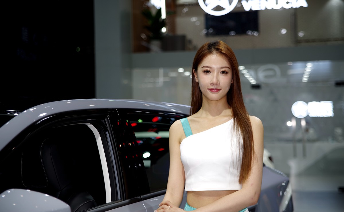 室内人像---车展中的美模！