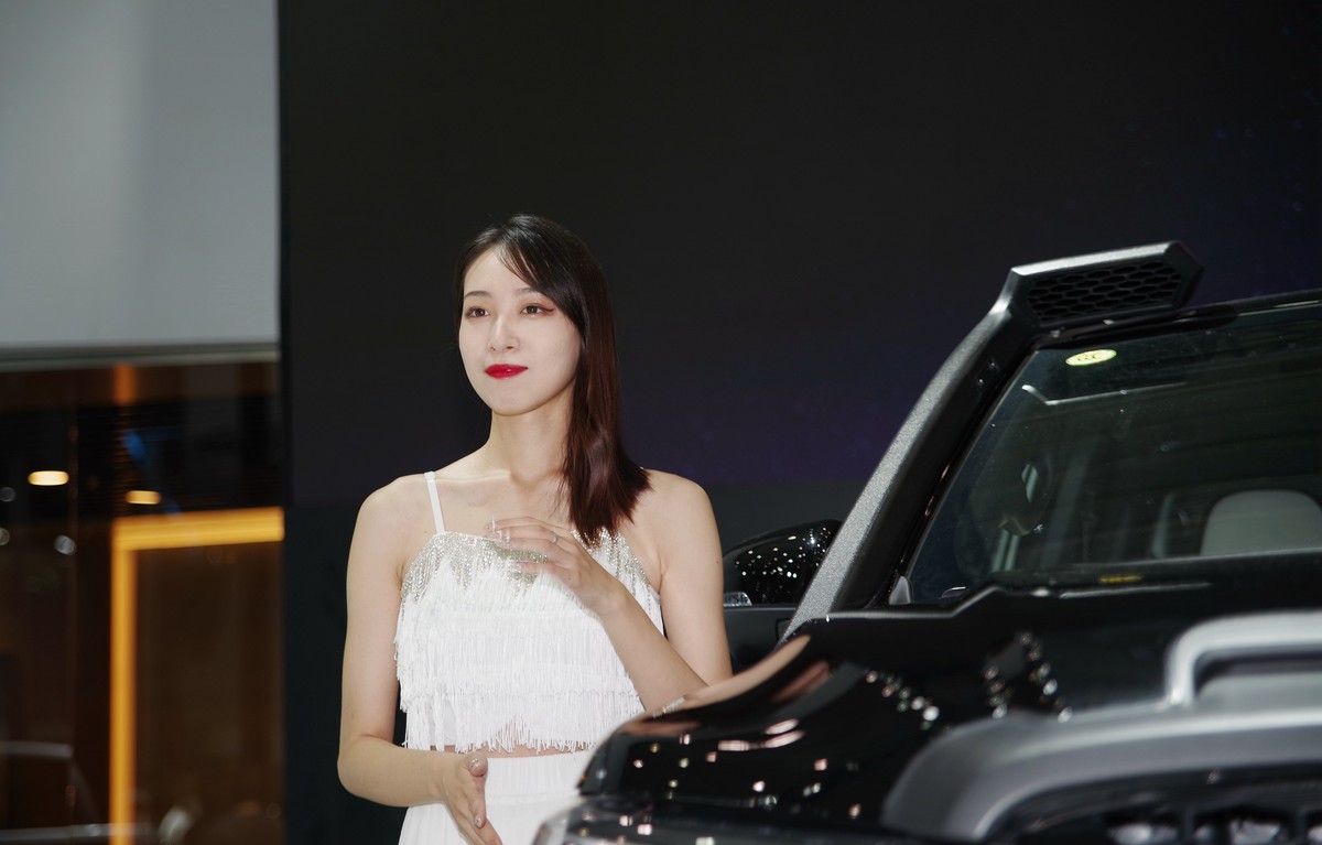 室内人像---车展中的美模！