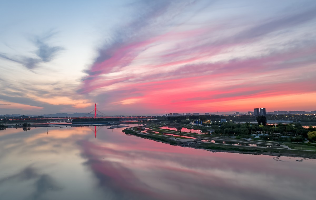 复兴大街一滹沱湿地风景如画