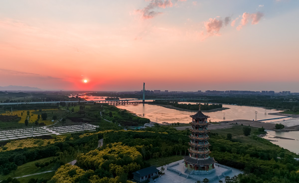 复兴大街一滹沱湿地风景如画