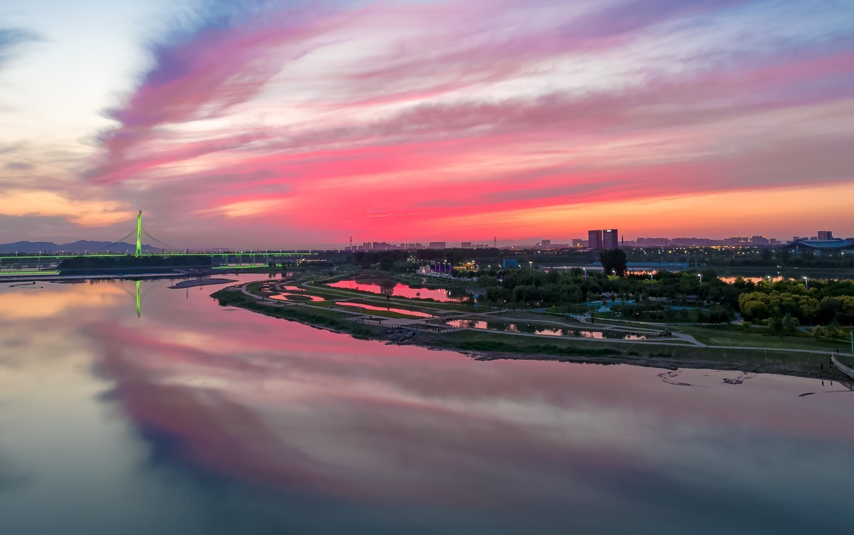 复兴大街一滹沱湿地风景如画