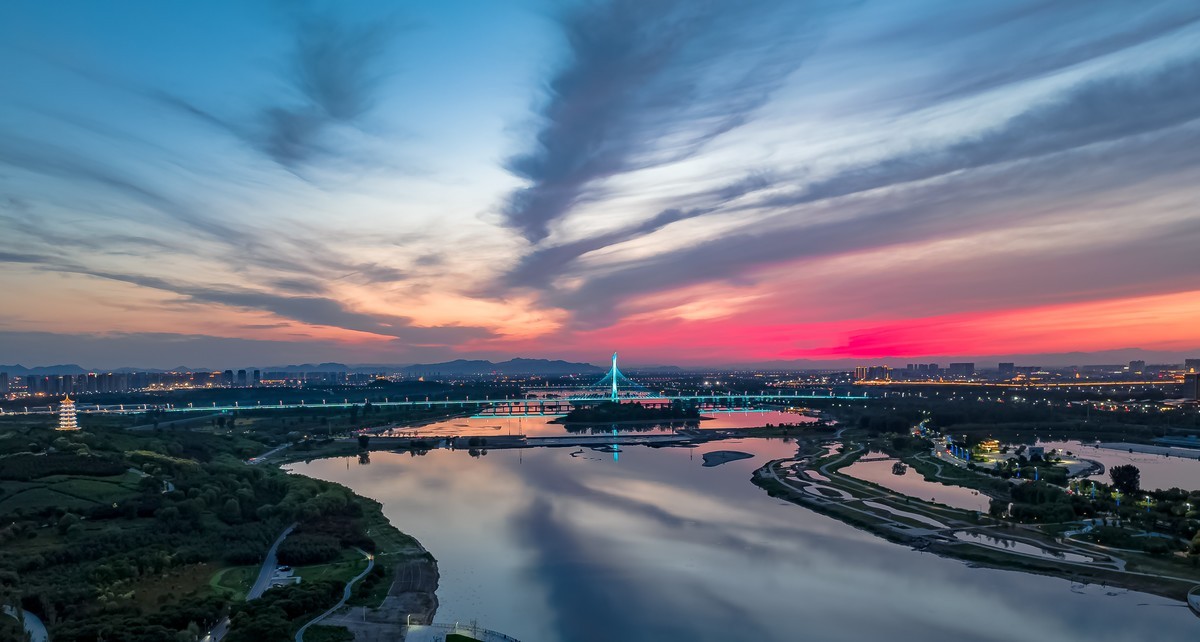 复兴大街一滹沱湿地风景如画