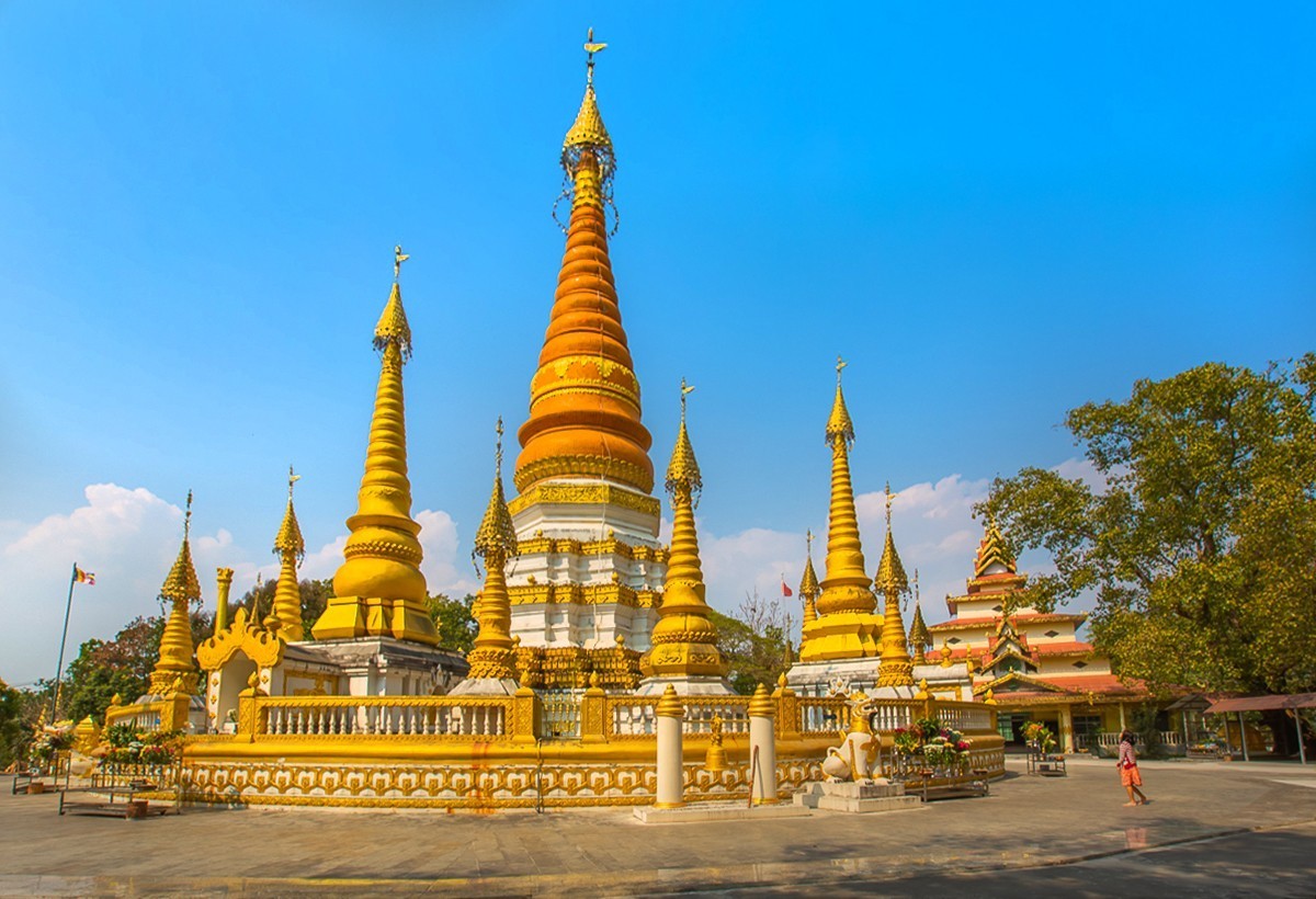 2025-04-10云南瑞丽姐勒金塔 （二）