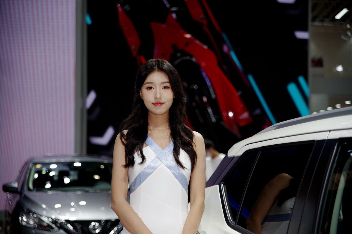 室内人像---车展中的美模！