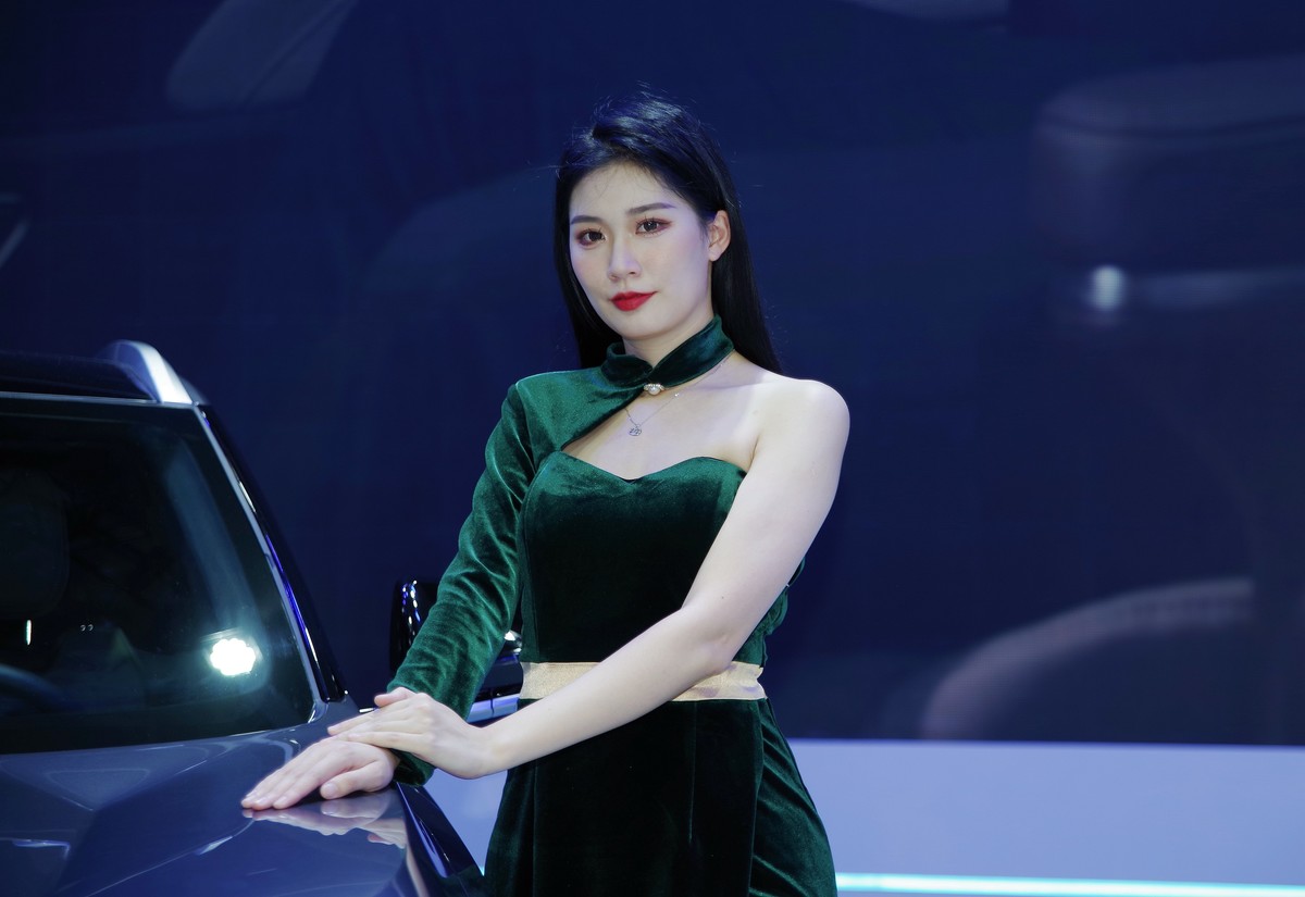 室内人像---车展中的美模！