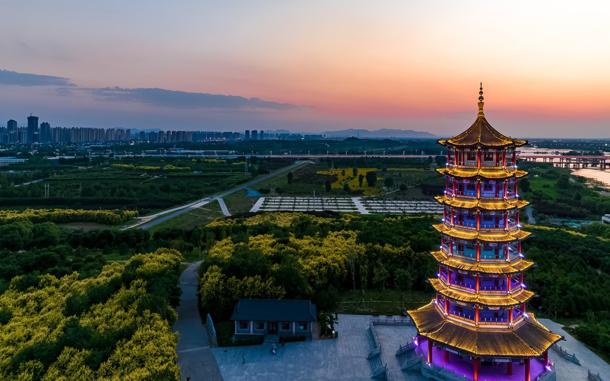 复兴大街一滹沱湿地风景如画