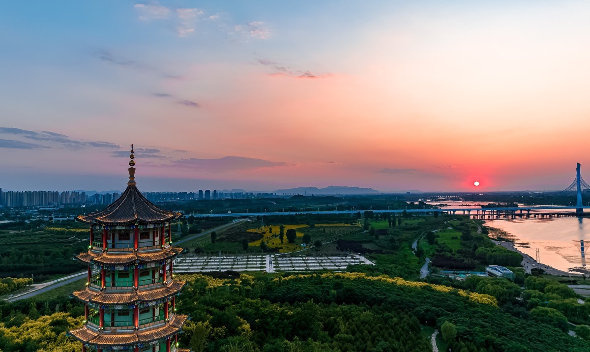 复兴大街一滹沱湿地风景如画