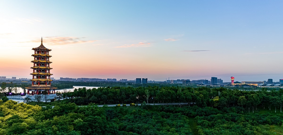 复兴大街一滹沱湿地风景如画