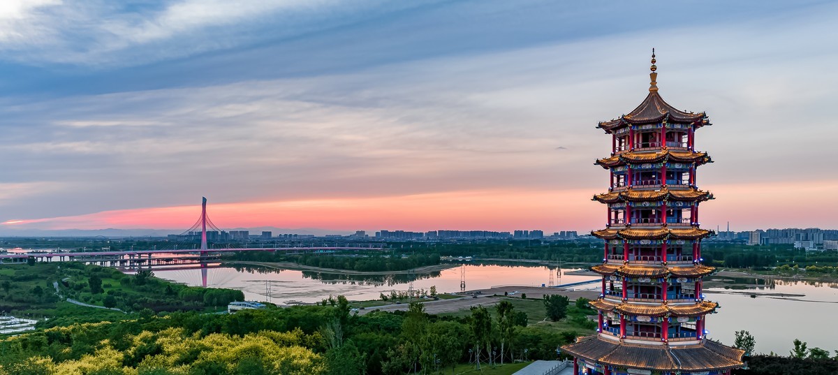 复兴大街一滹沱湿地风景如画