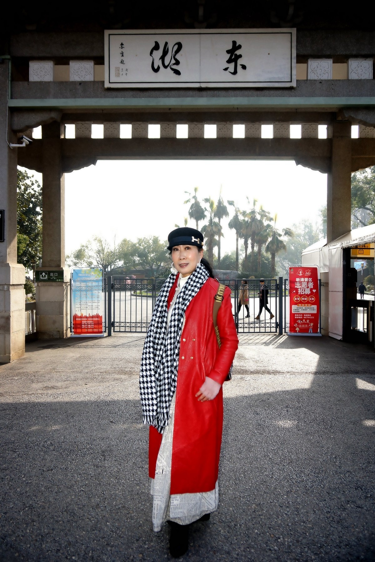 环境人像---东湖春游中的美女！