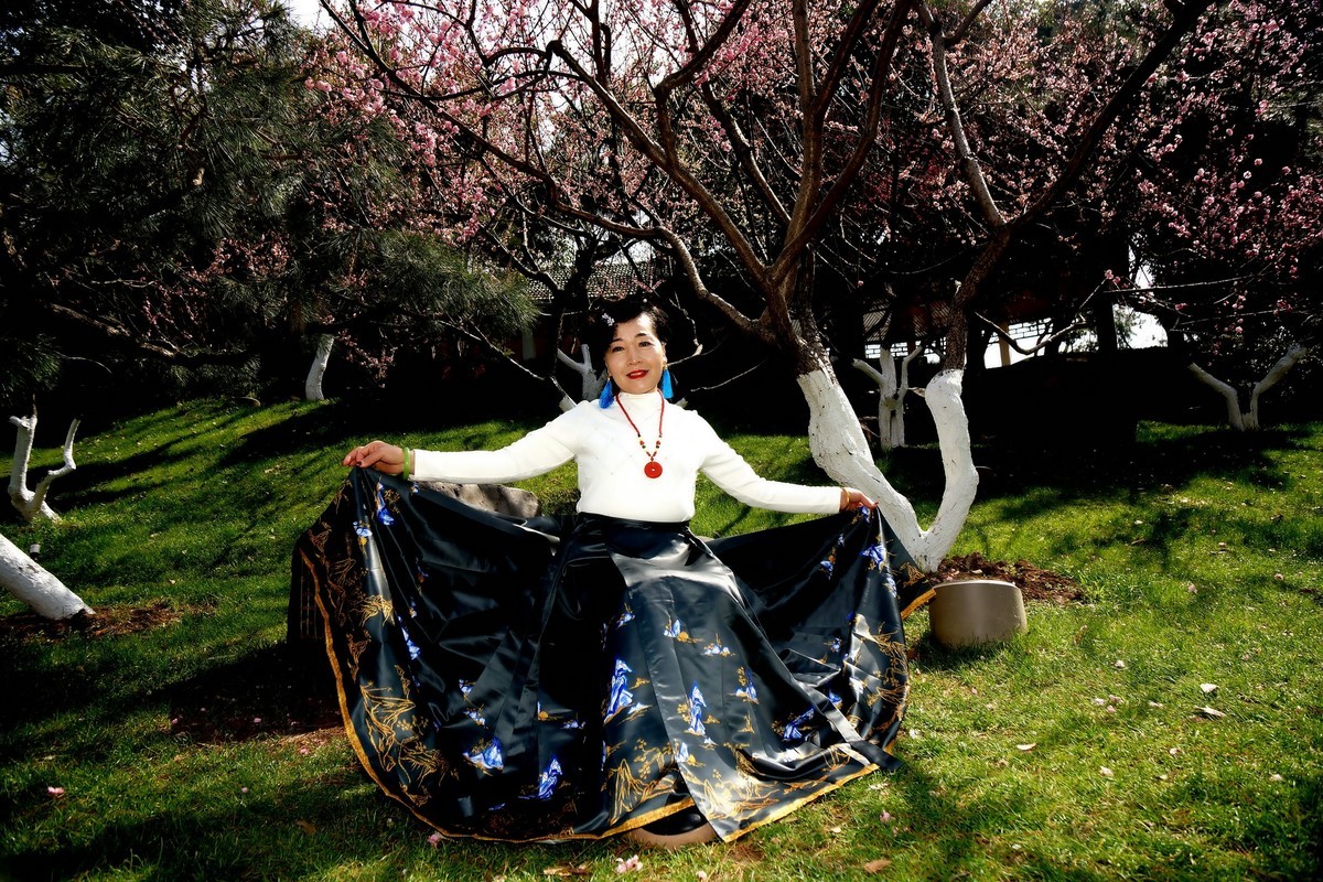 环境人像---东湖春游中的美女！