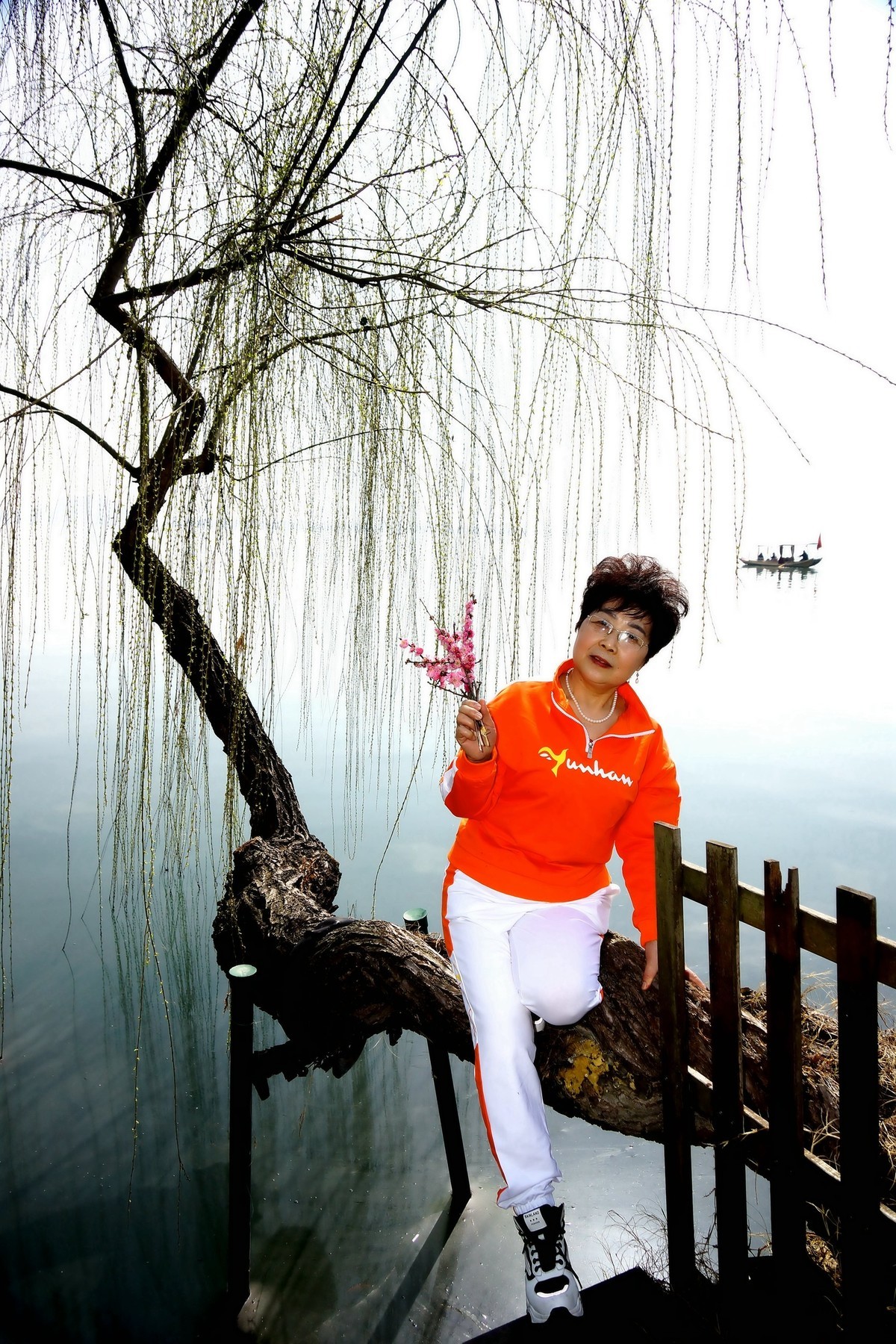 环境人像---东湖春游中的美女！