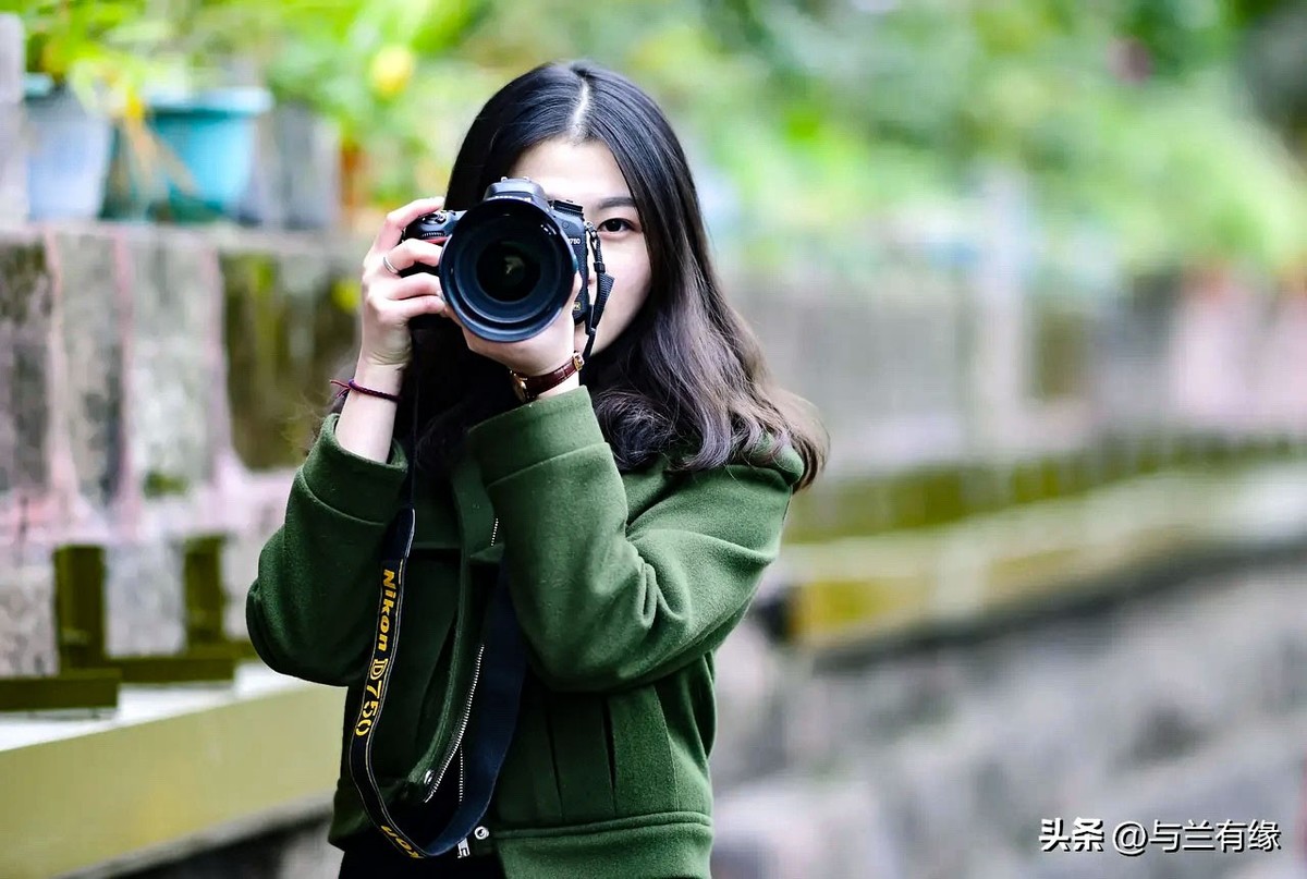 咔嚓美女摄影师