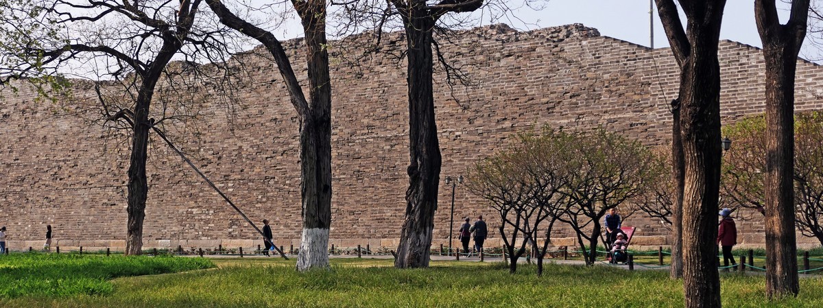 古城春晓-北京明城墙遗址公园春景
