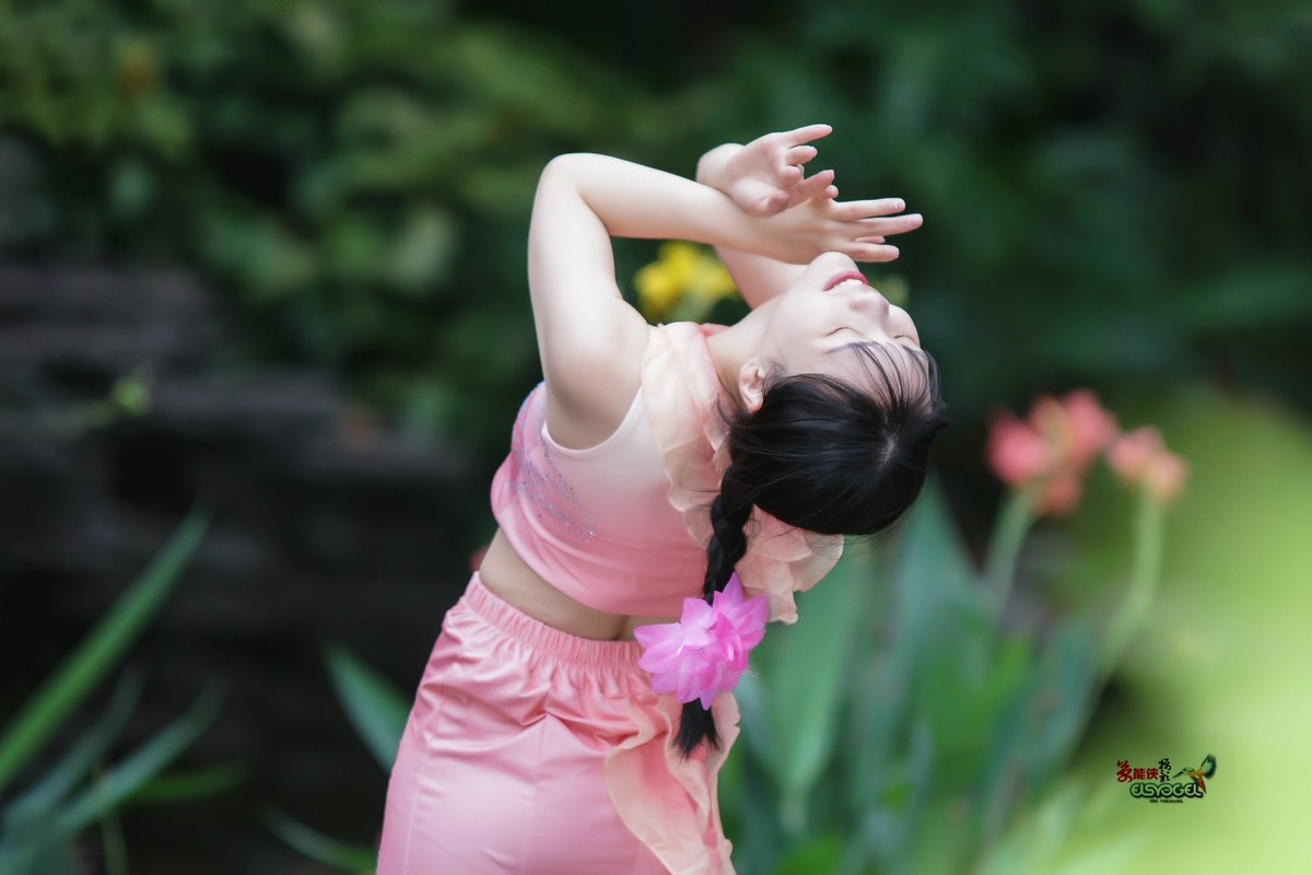 【夏日傣族舞女】---佳佳