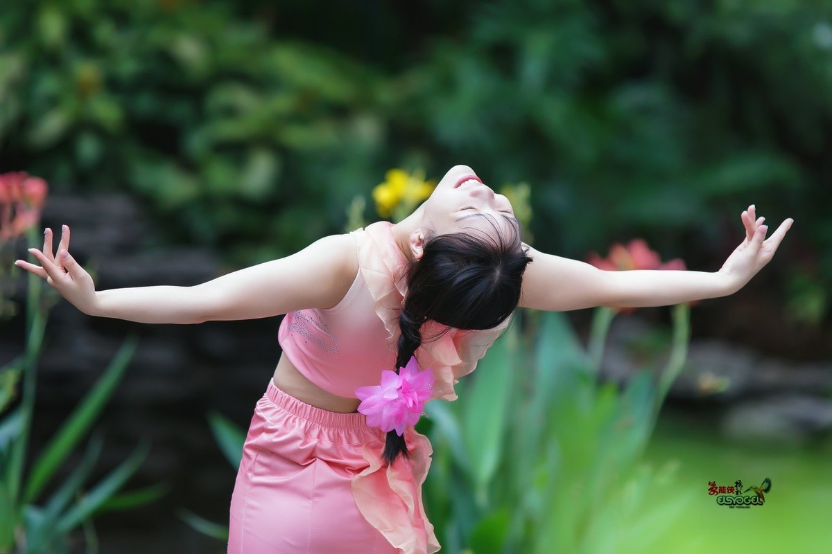 【夏日傣族舞女】---佳佳