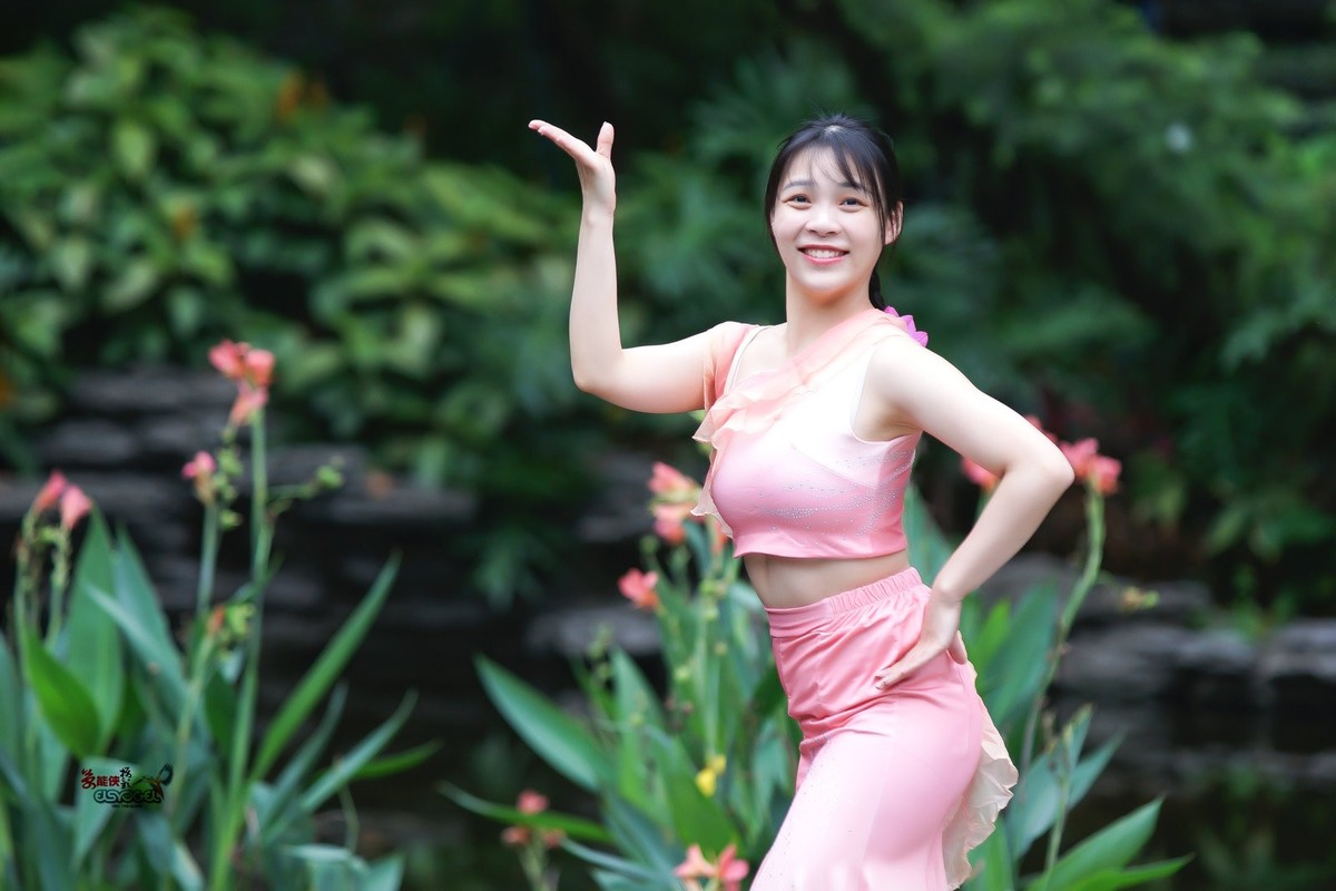 【夏日傣族舞女】---佳佳