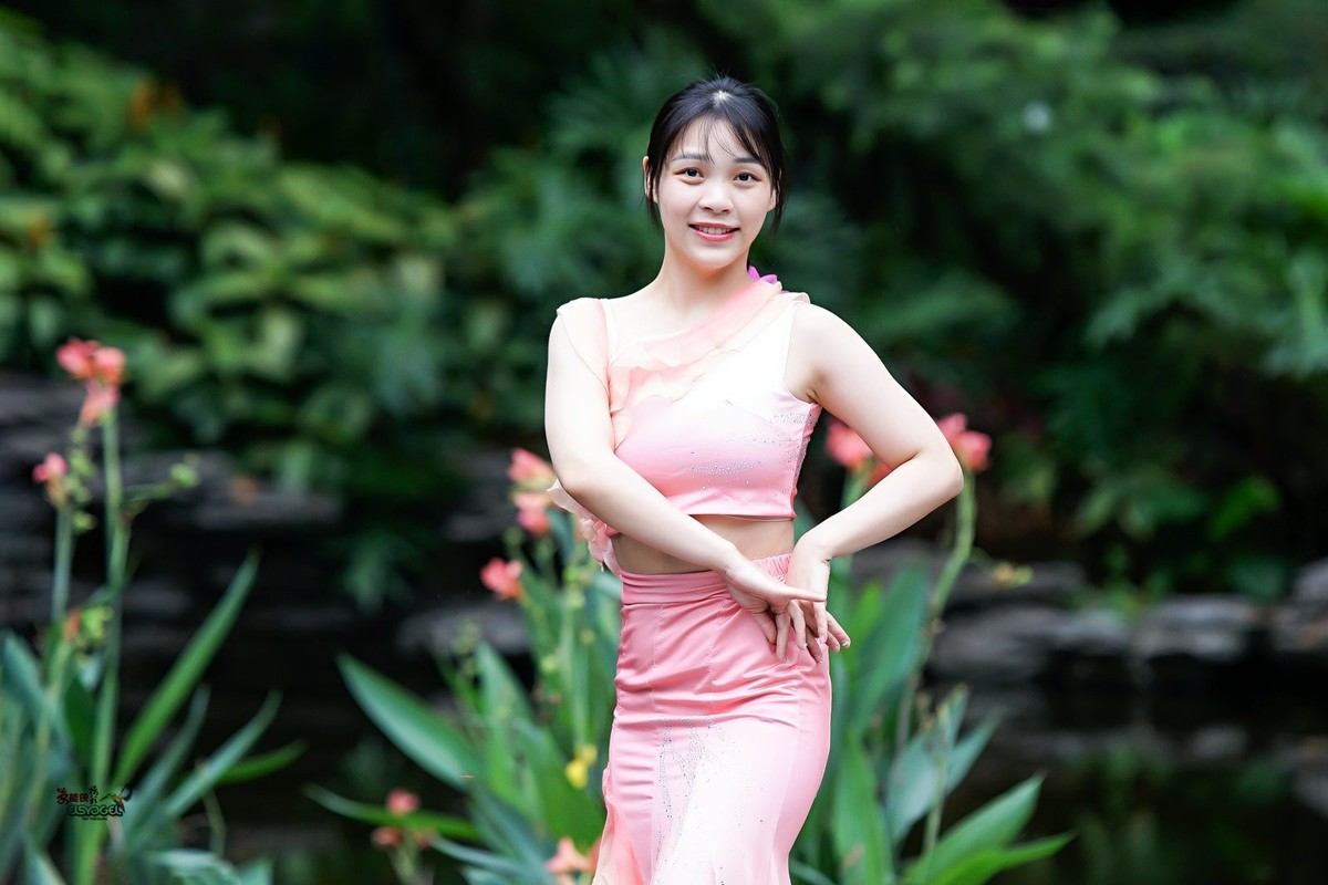 【夏日傣族舞女】---佳佳