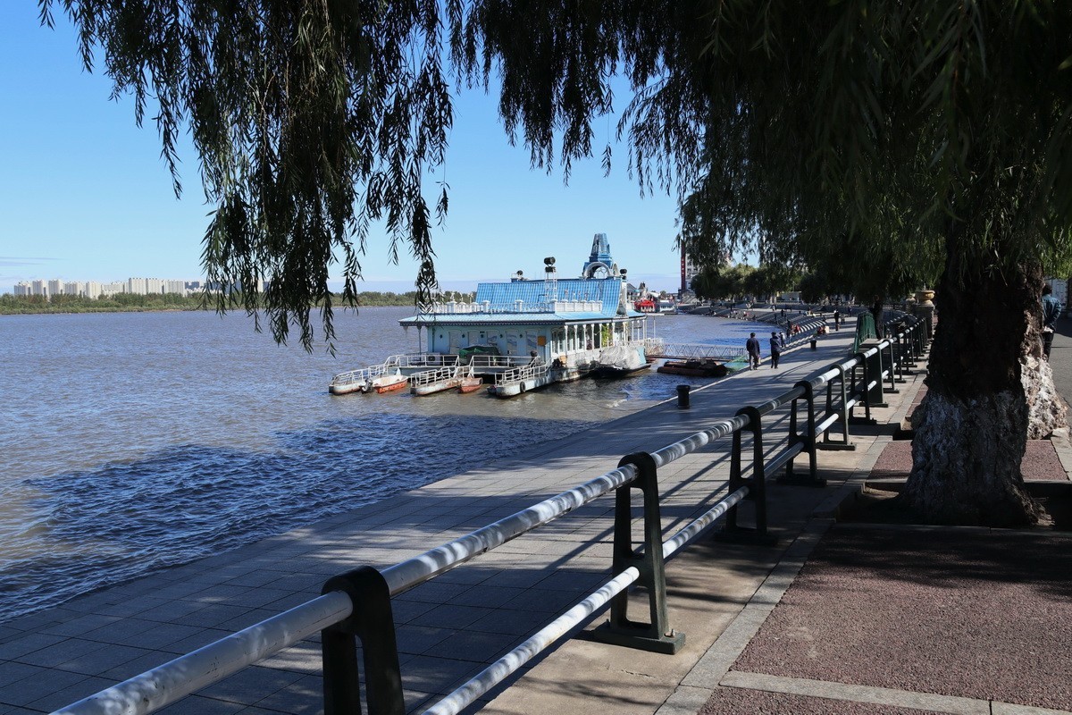 松花江哈尔滨道外区段江畔15