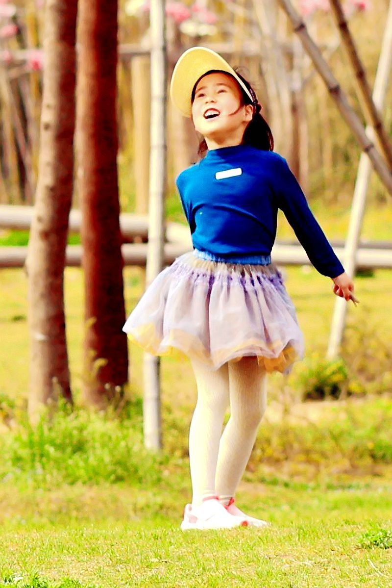 抓拍——练习飞盘的女孩儿