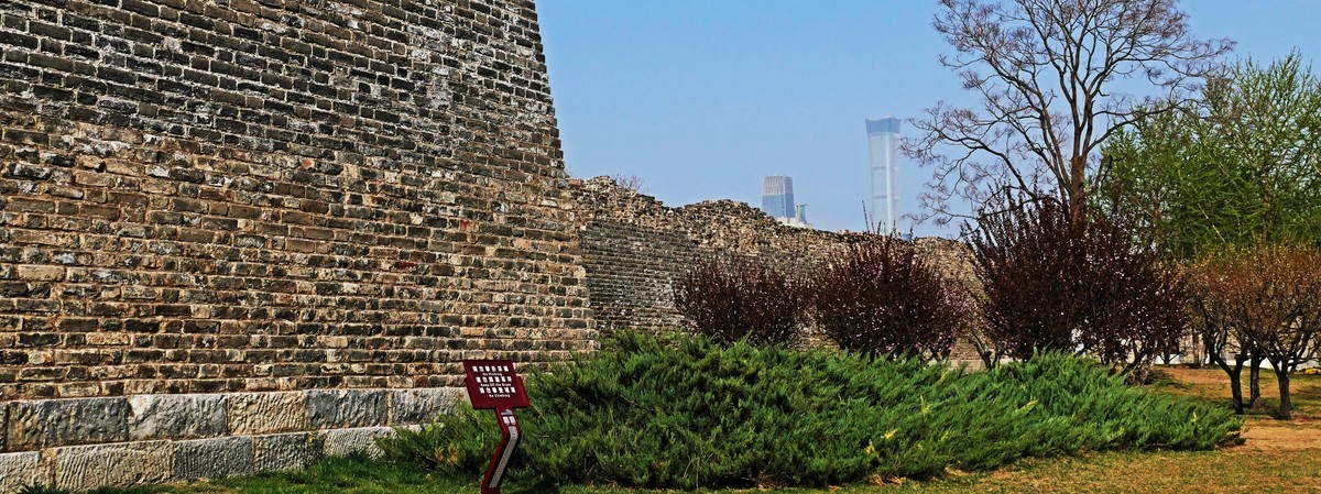 古城春晓-北京明城墙遗址公园春景