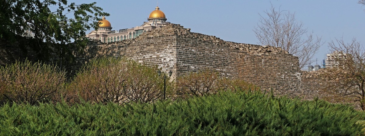 古城春晓-北京明城墙遗址公园春景
