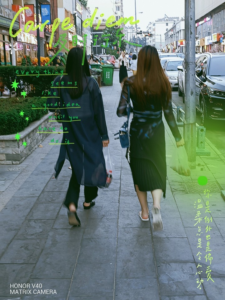 活跃气氛片《夏日里的美女更靓丽》抓拍街拍随拍一组热闹片！哈哈！