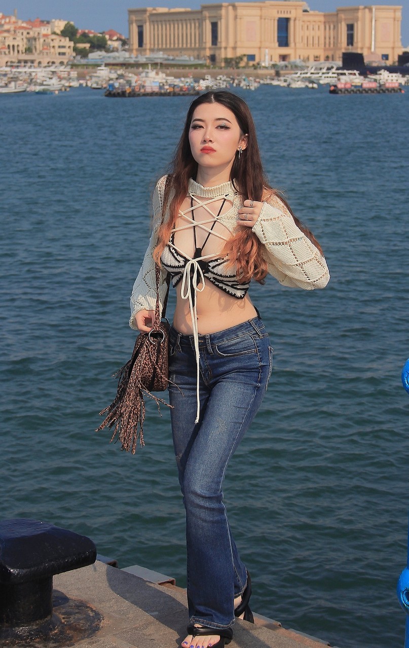 活跃气氛片《夏日里的美女更靓丽》抓拍街拍随拍一组热闹片！哈哈！