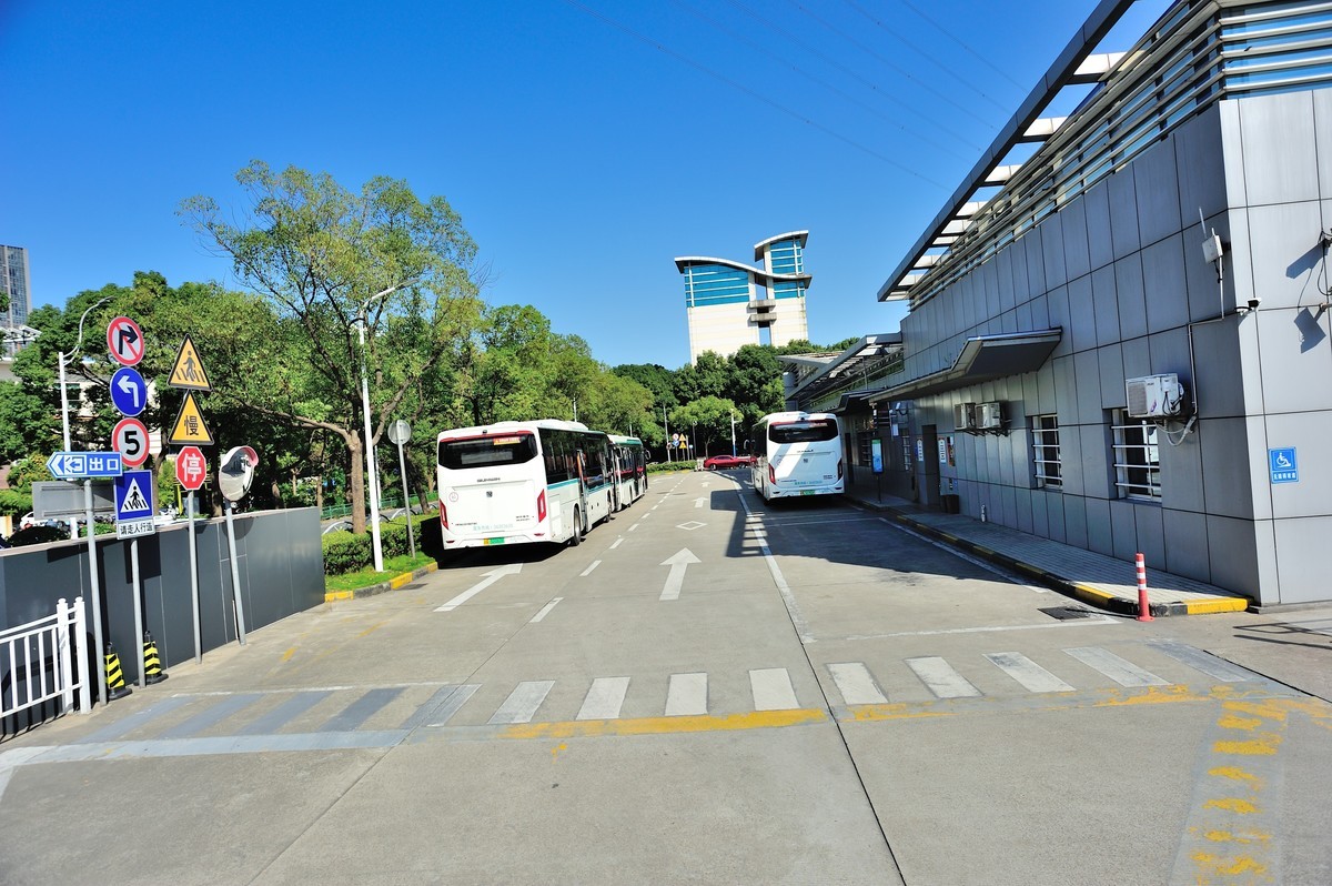 长兴--水路-->吴淞（宝山）--公路-->长兴