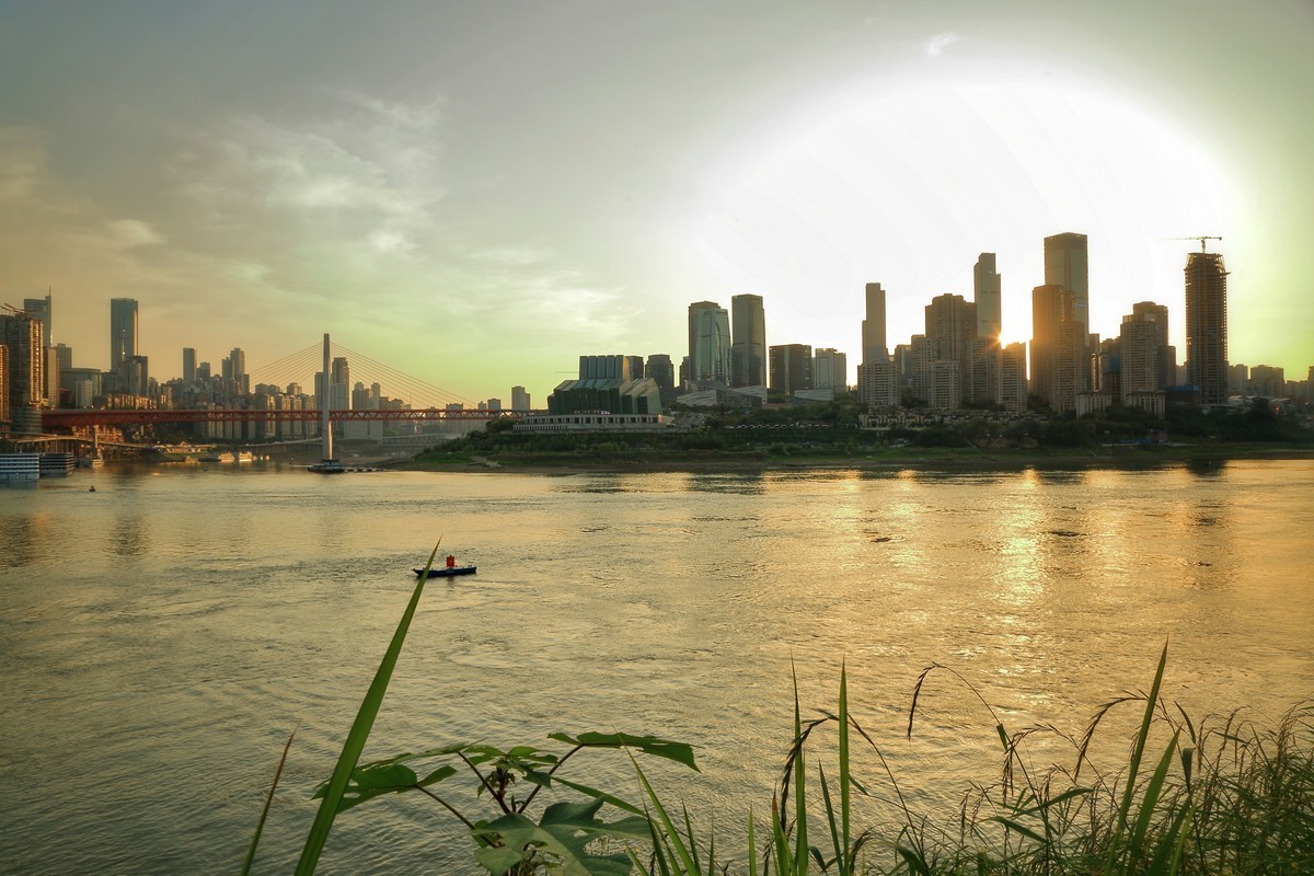 傍晚时分（朝天门两江汇）