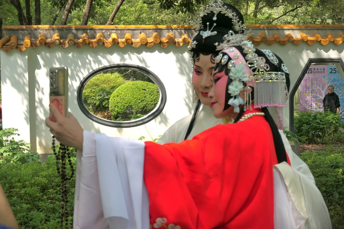 【国色芳华 春漾漕溪】——摄于上海漕溪公园