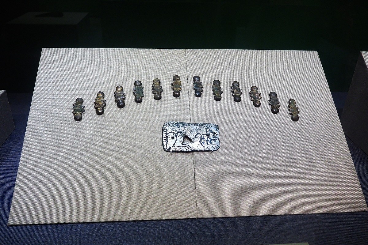 《长城两边是故乡—冀蒙古代文物精品展》上