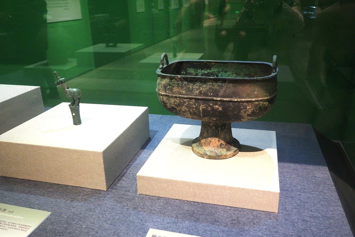 《长城两边是故乡—冀蒙古代文物精品展》上