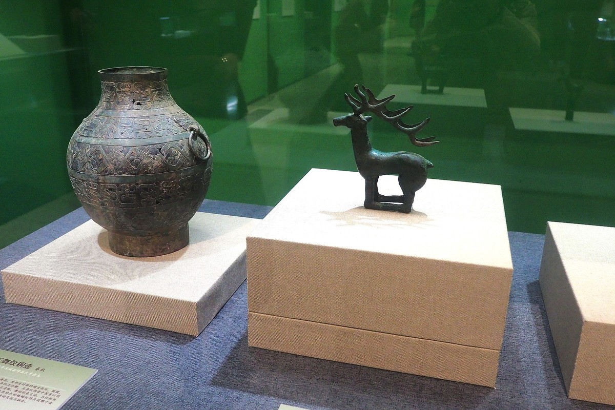 《长城两边是故乡—冀蒙古代文物精品展》上