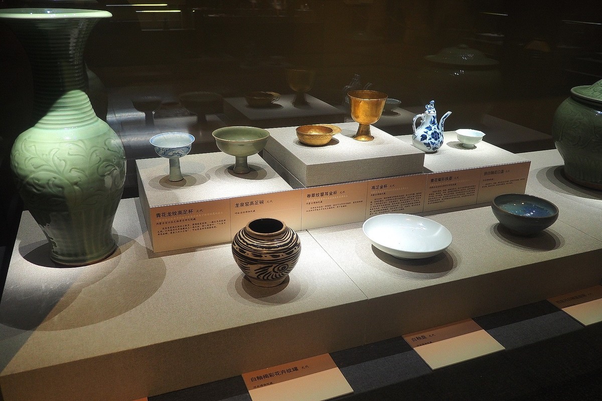 《长城两边是故乡—冀蒙古代文物精品展》上