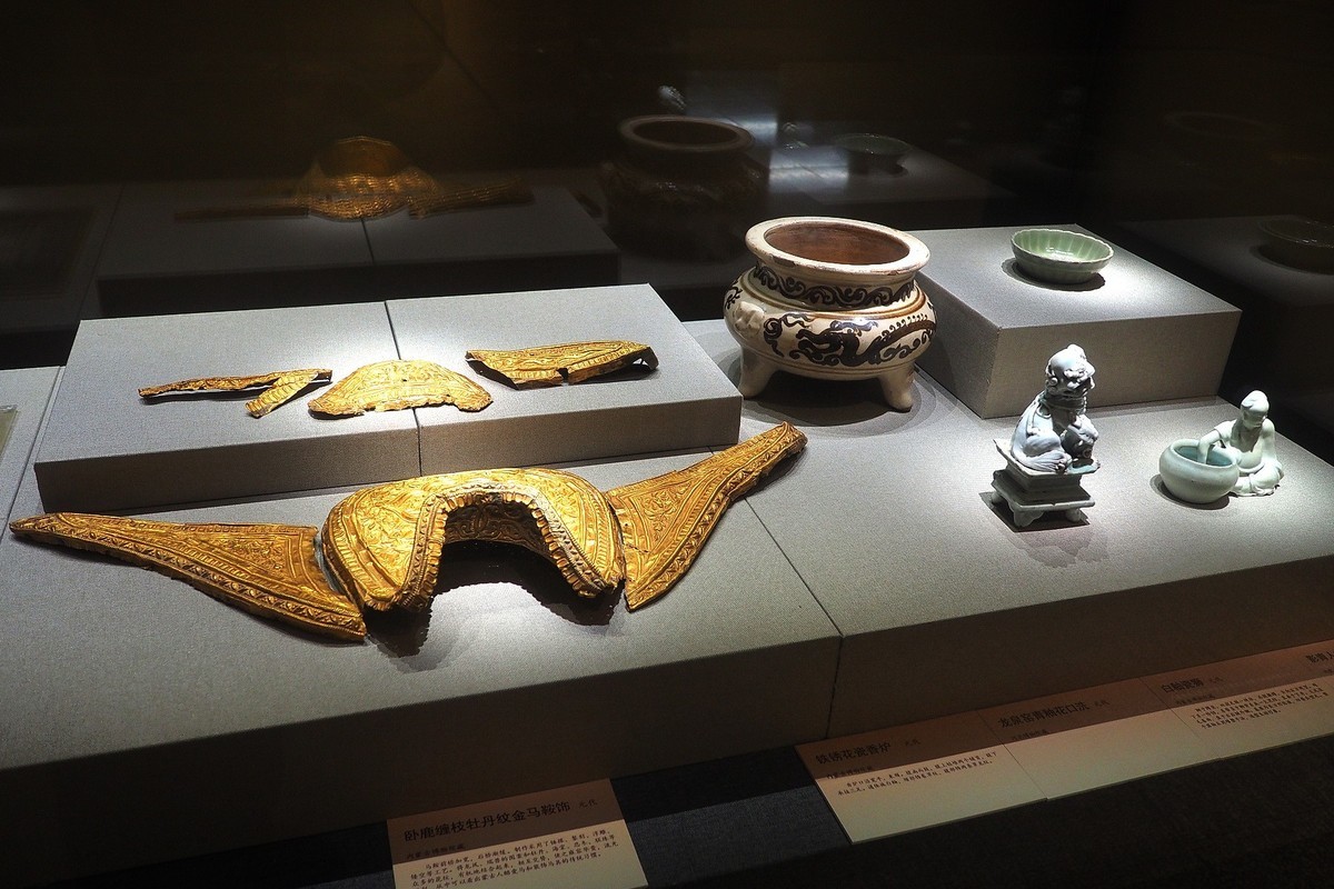 《长城两边是故乡—冀蒙古代文物精品展》上