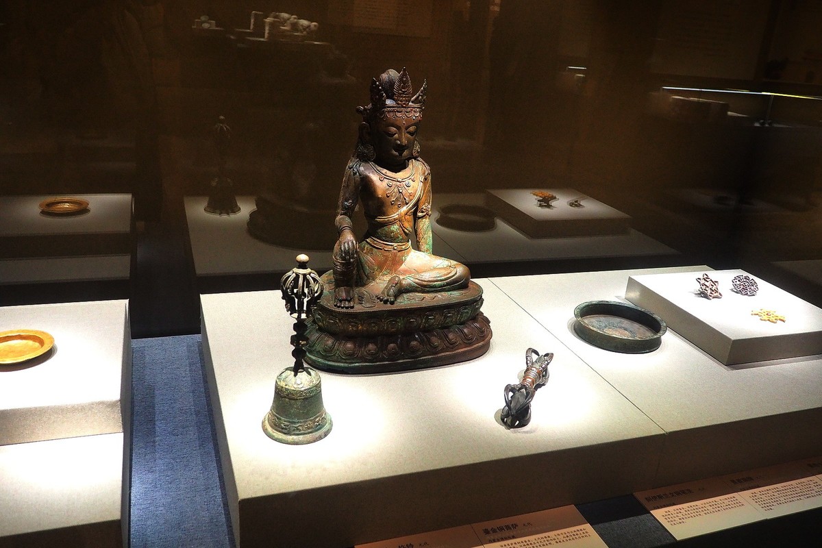 《长城两边是故乡—冀蒙古代文物精品展》上