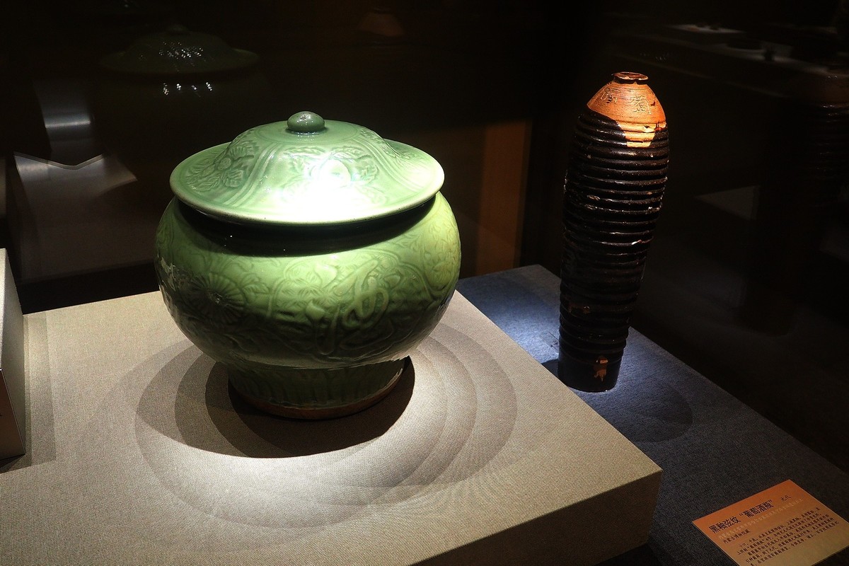 《长城两边是故乡—冀蒙古代文物精品展》上