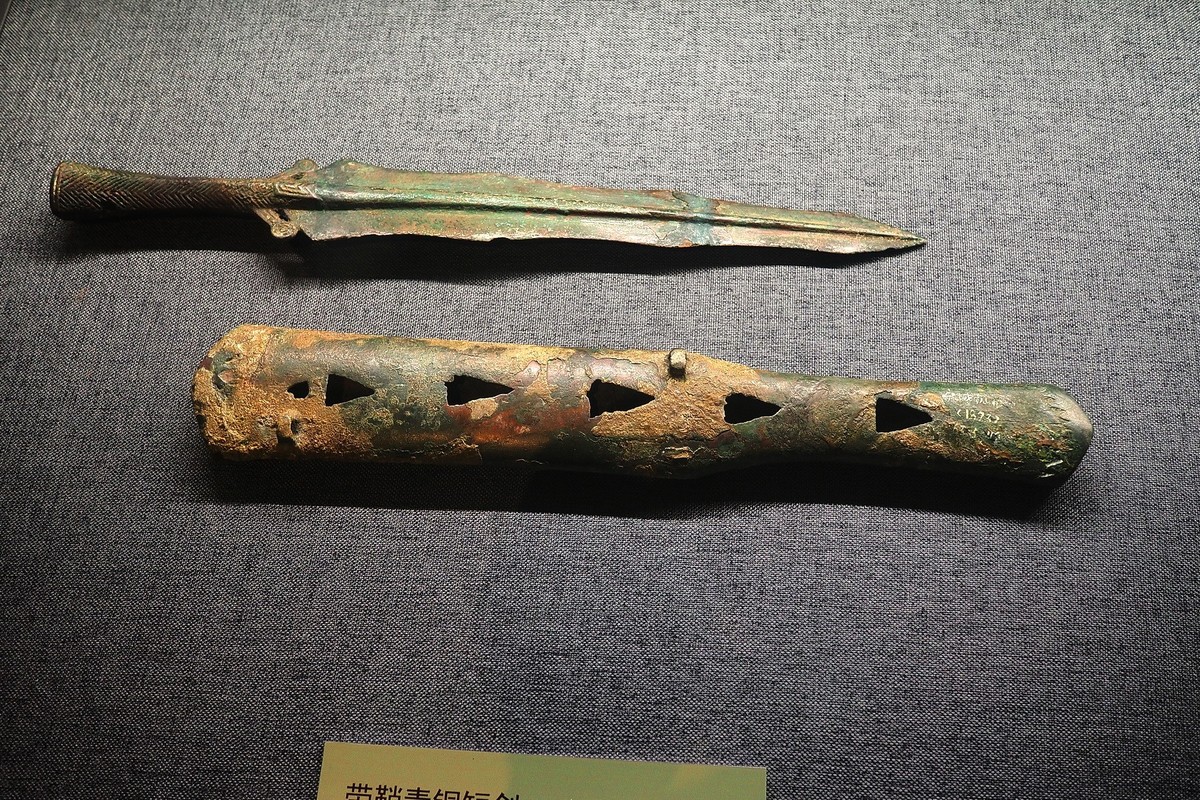 《长城两边是故乡—冀蒙古代文物精品展》上