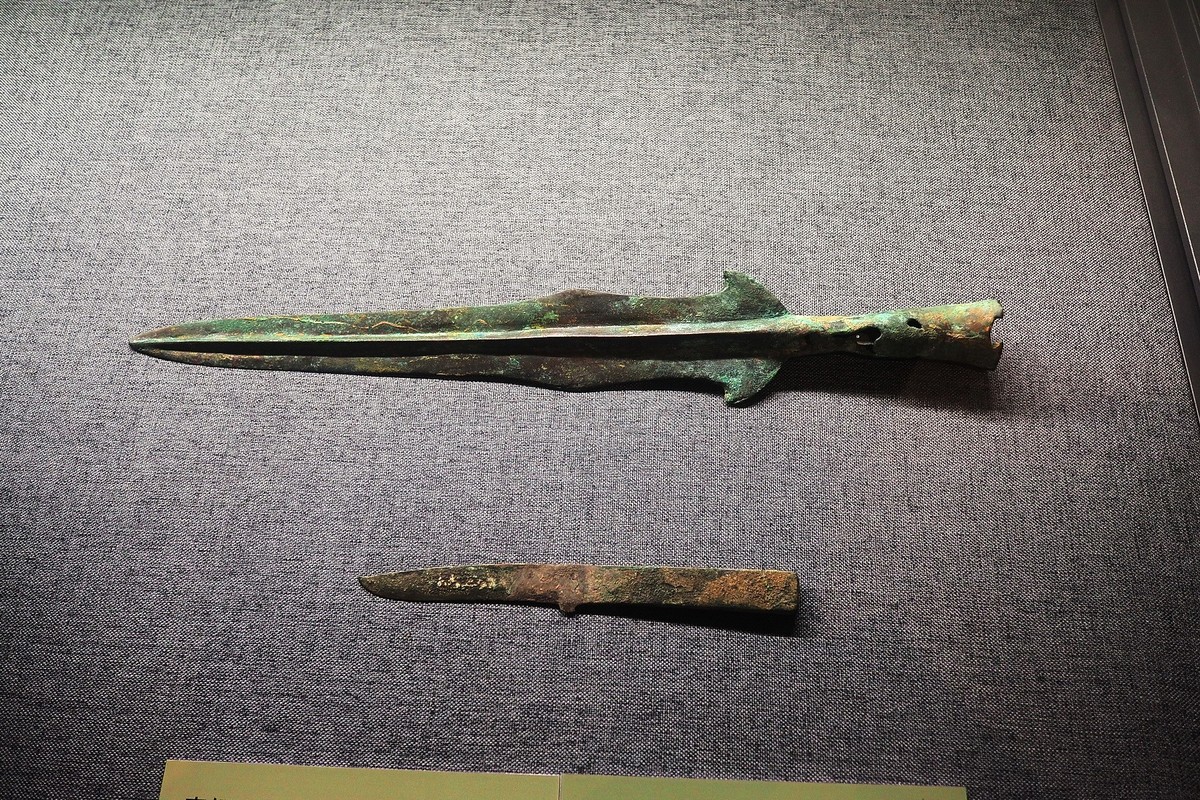 《长城两边是故乡—冀蒙古代文物精品展》上