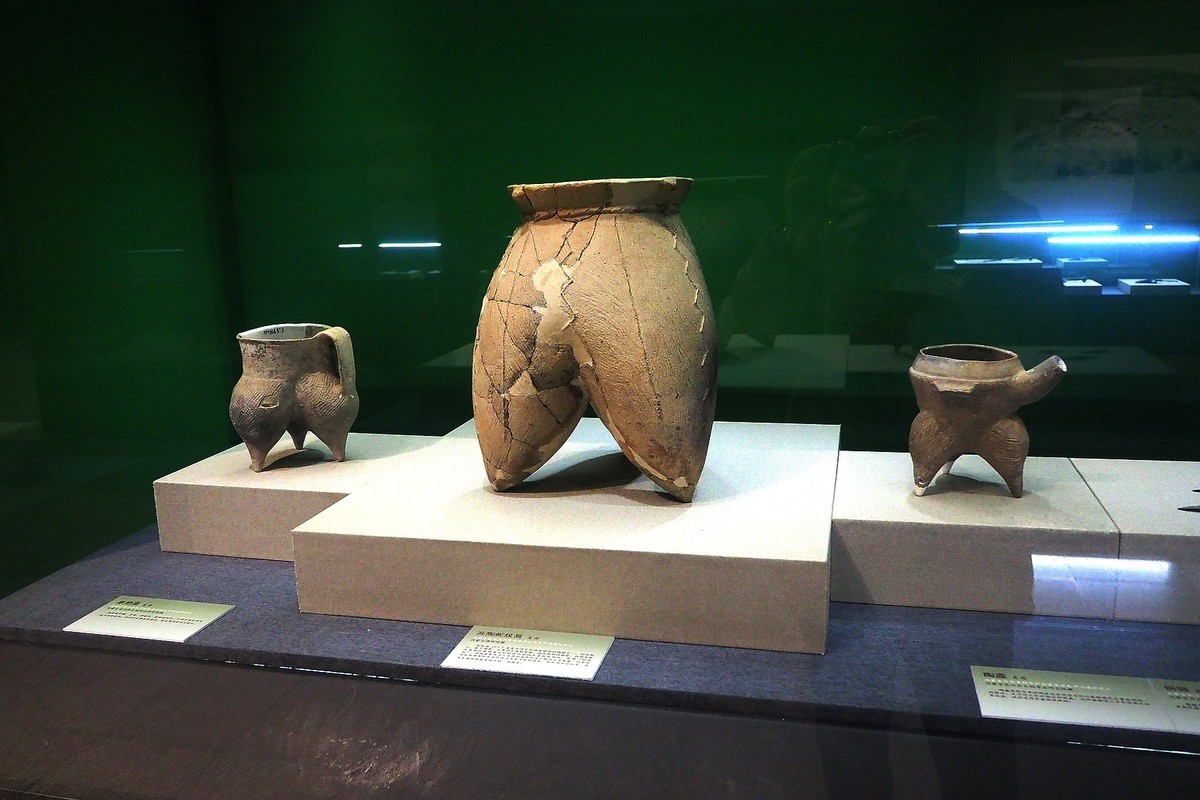 《长城两边是故乡—冀蒙古代文物精品展》上