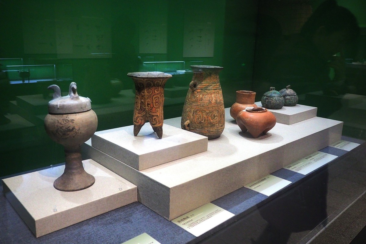 《长城两边是故乡—冀蒙古代文物精品展》上