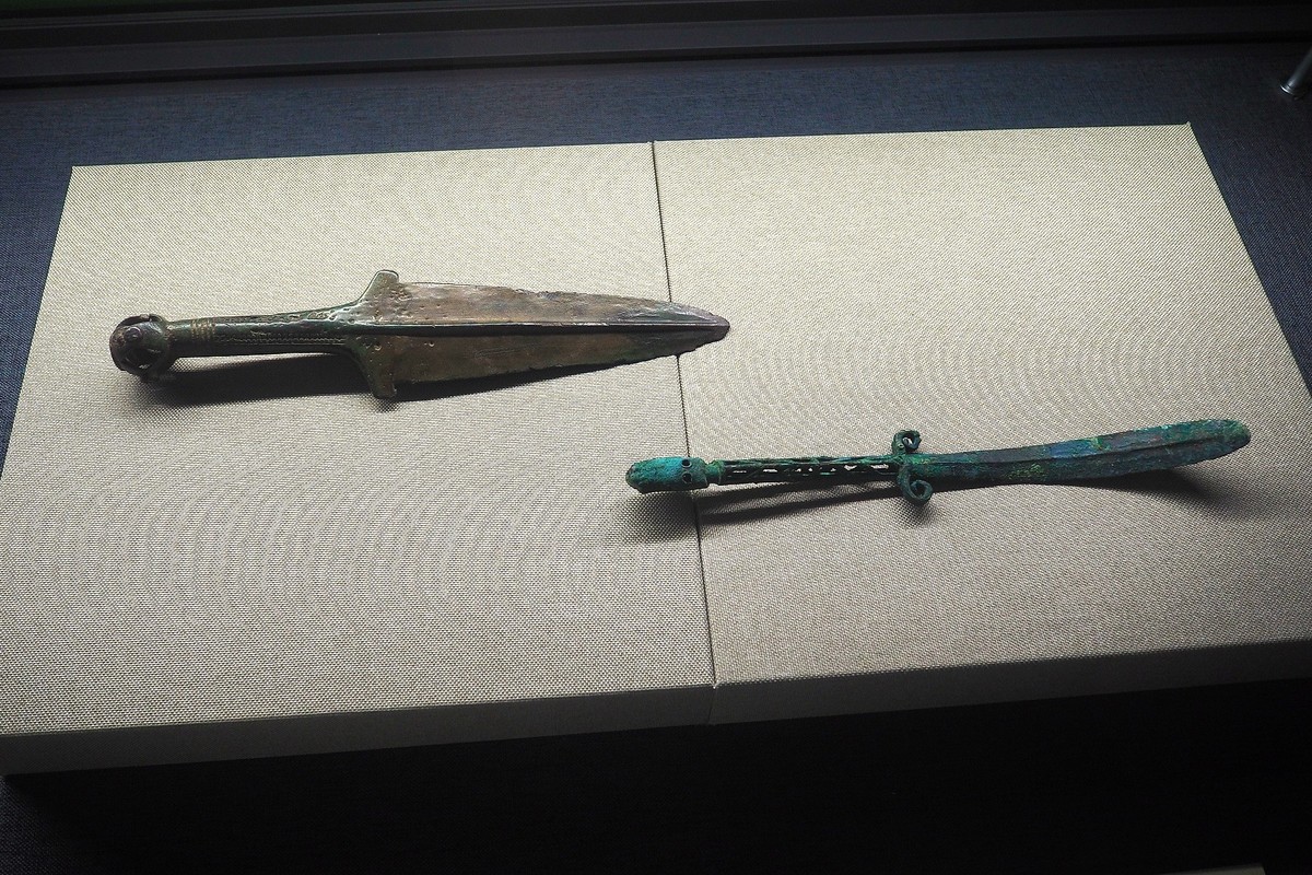 《长城两边是故乡—冀蒙古代文物精品展》上