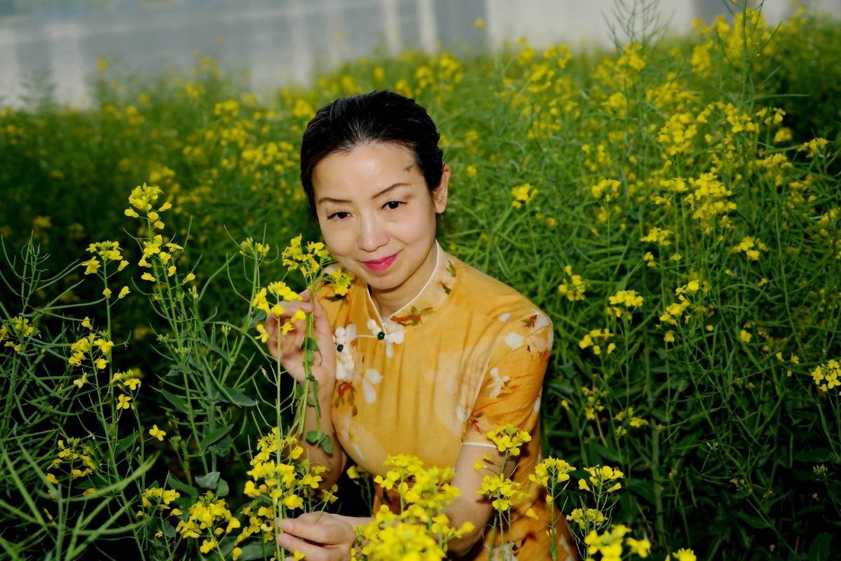 环境人像---四月天的油菜花田！