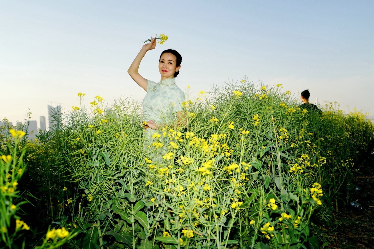 环境人像---四月天的油菜花田！