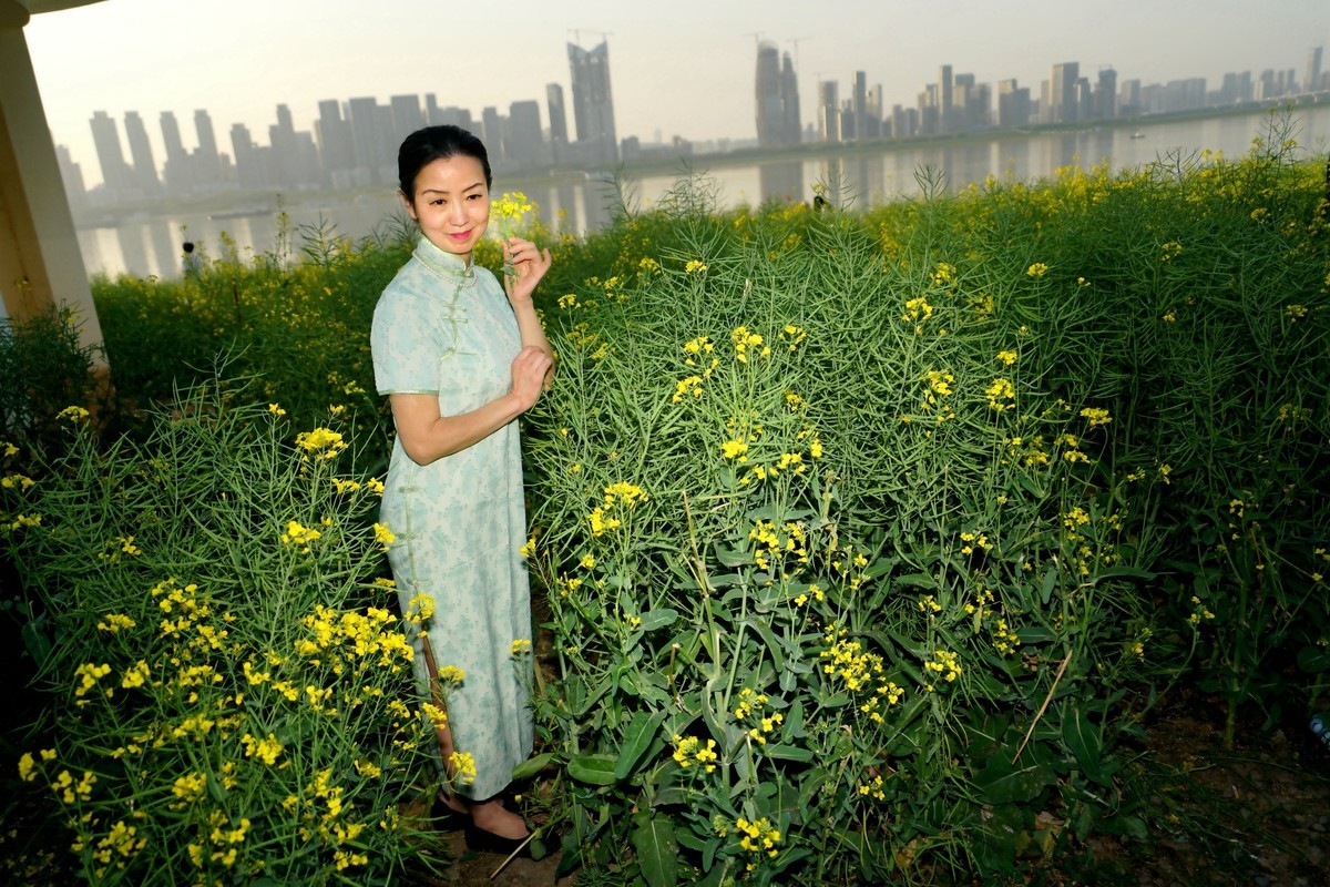 环境人像---四月天的油菜花田！