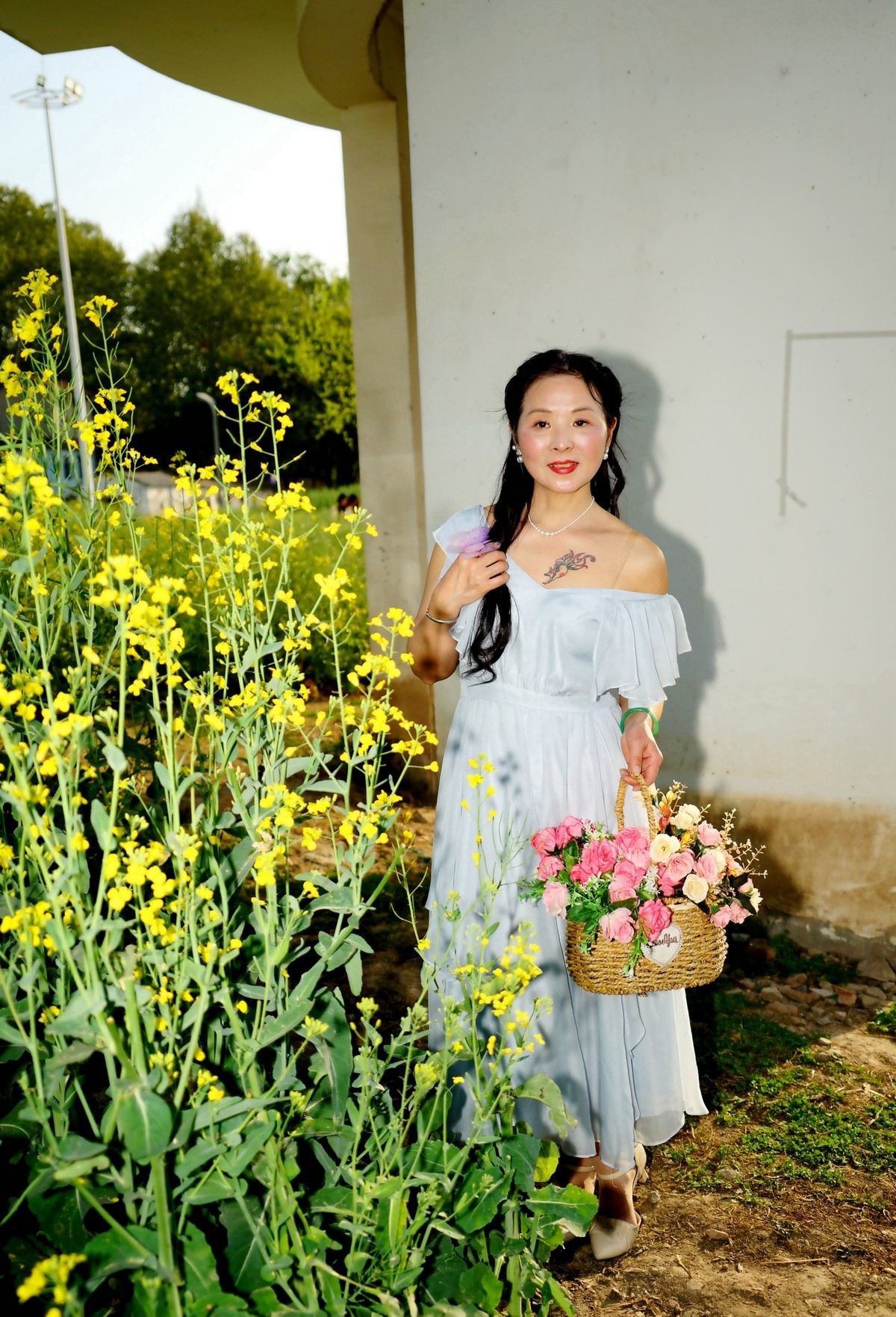 环境人像---四月天的油菜花田！