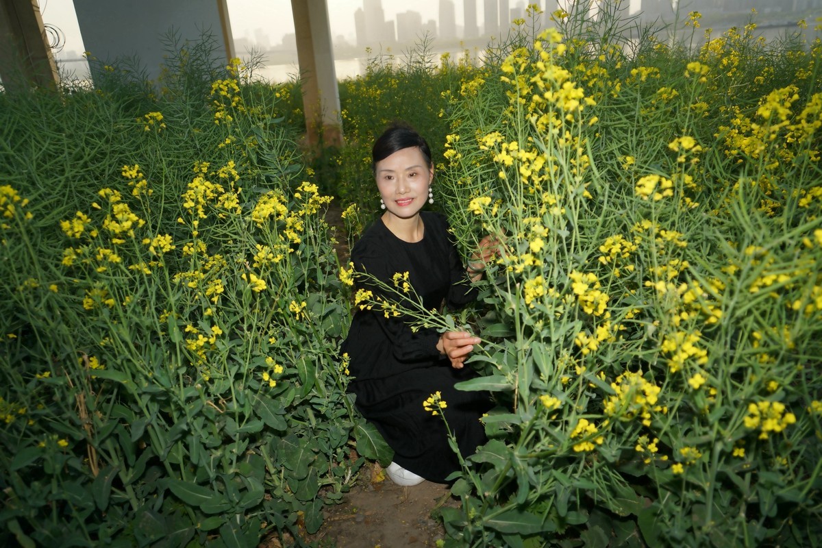 环境人像---四月天的油菜花田！